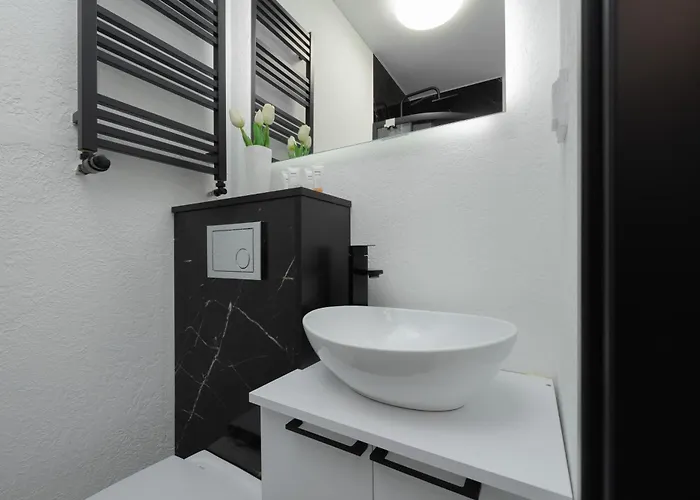 Cozy Poznanska In By Renters Appartement